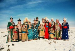 游牧民族的华美色彩—蒙古族服饰